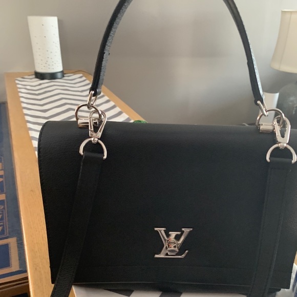 Louis Vuitton Lock Me II - Picture 2 of 8